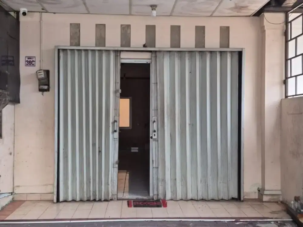 Di Sewakan Rukan 2 Lantai di Taman Surya 5 Jakarta Barat