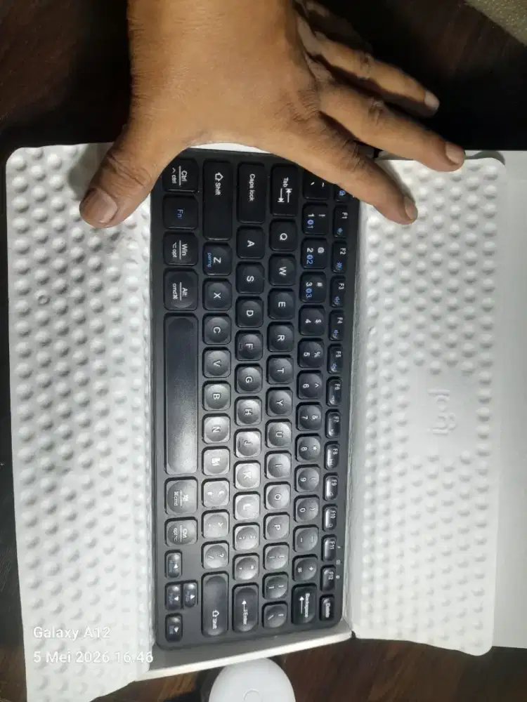 Logitech keyboard Bluetooth Pebble Keys 2 K380s
