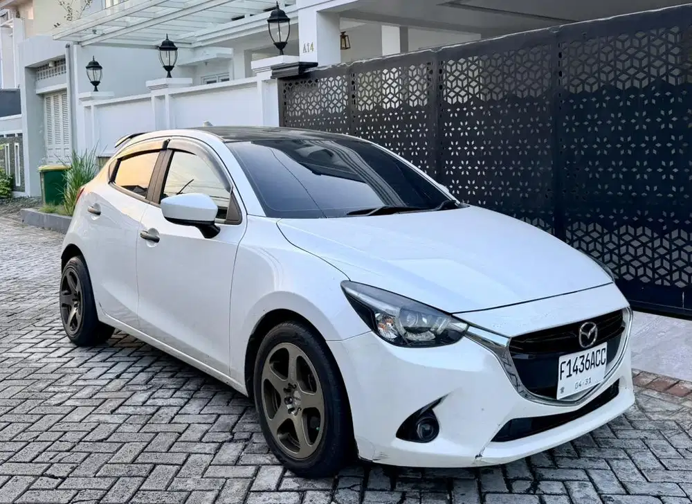 mazda 2 R 2015 skyactiv