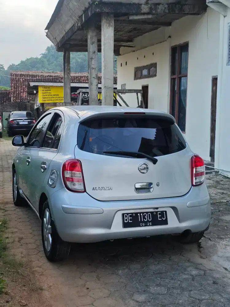 Nissan March matic 2012