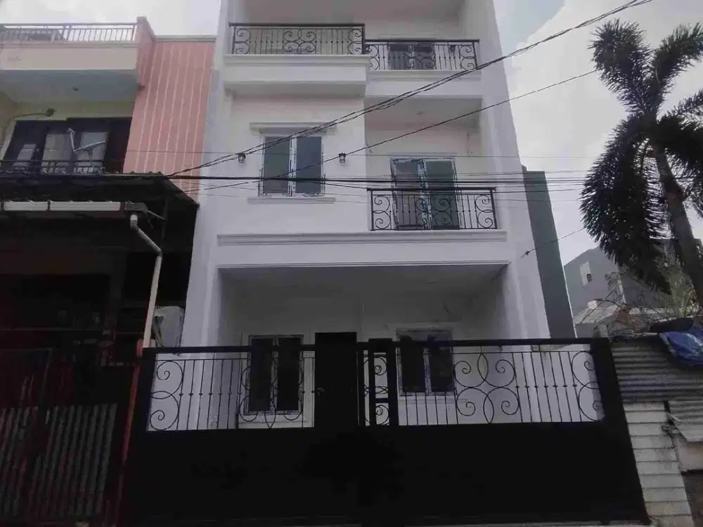 DIJUAL rumah baru 3 Lt 6 x 13 m2 di Duri Kepa tanjung duren ada 3+1 kt 3+1 km unfurnished shm hadap barat, carport 2 mobil, Ayo survei & nego yuk!!