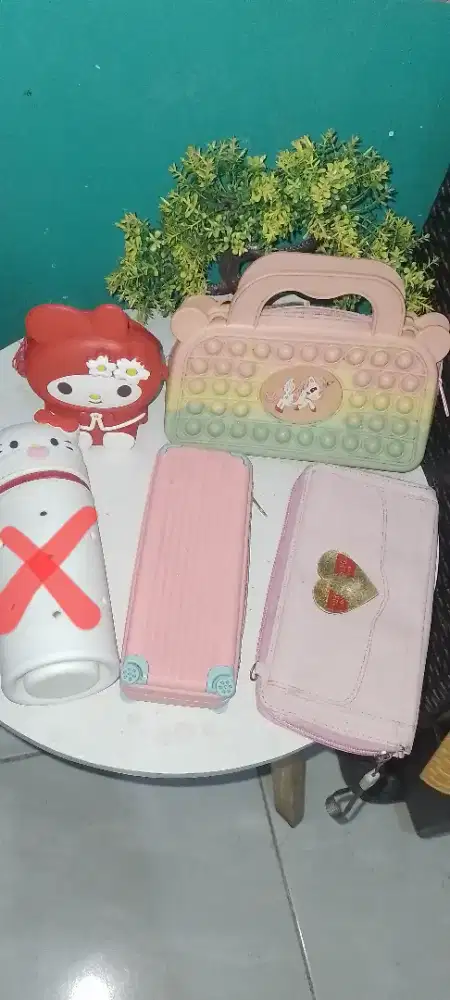 Tempat pensil dan dompet