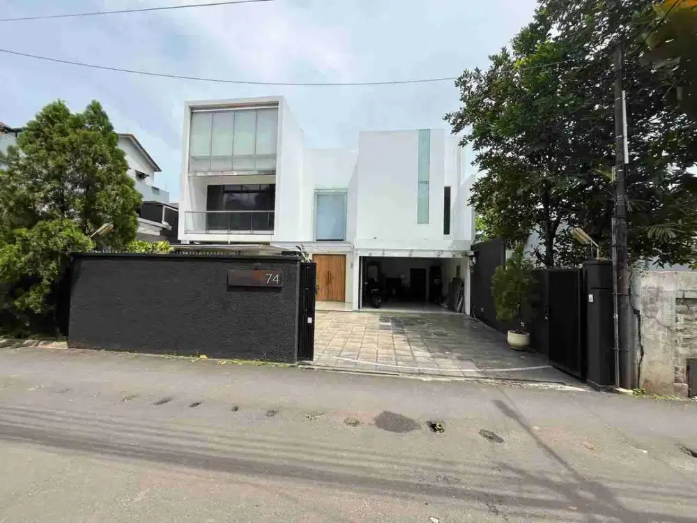 Dijual Rumah 2 Lt di Kemang Timur 
Lt 15 x 35,8 m2 / 537 m2 lb 650 m2 ada  private pool + 6 kt 6 km semi furniture, Ayo survei & nego yuk!!