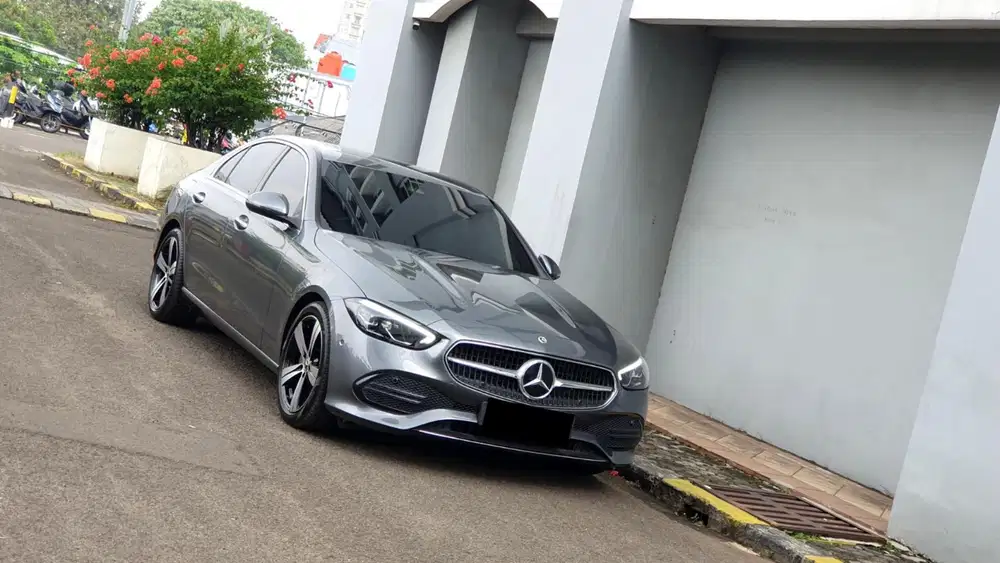 [ LOW KM ] Mercedes Benz Mercy C 200 C200 Avantgarde W206 AT 2022/2023