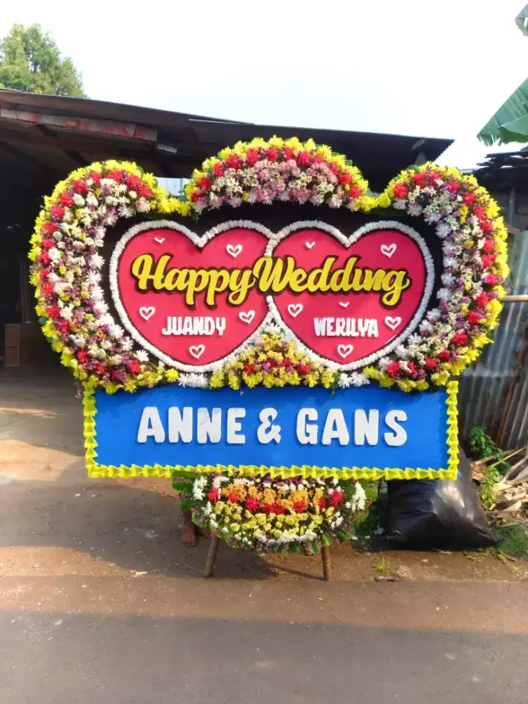 Sedia papan bunga untuk ucapan Happy wedding pengiriman dalam 24 Jam