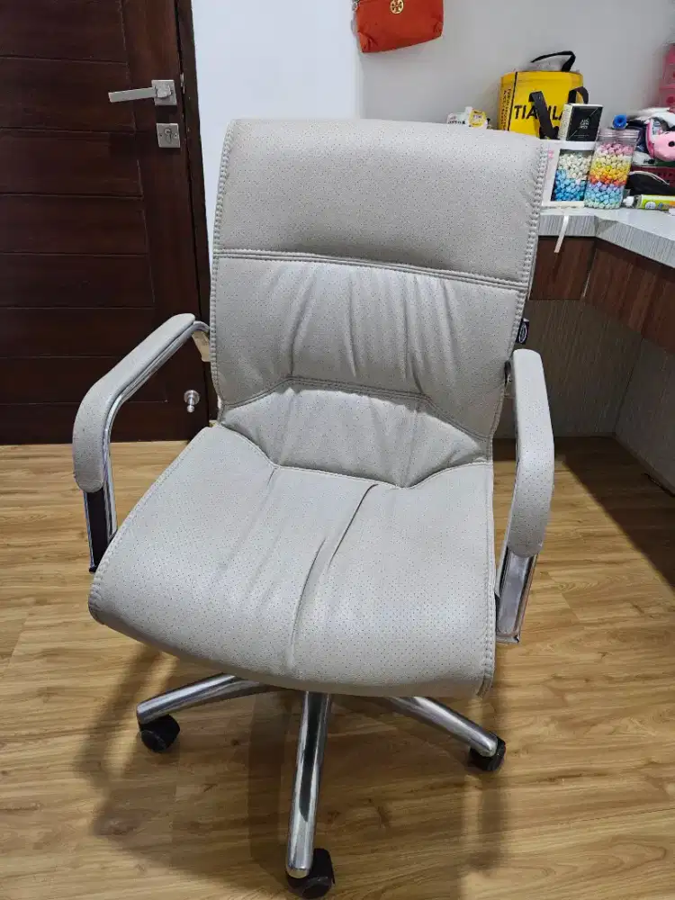 Kursi kantor merk informa