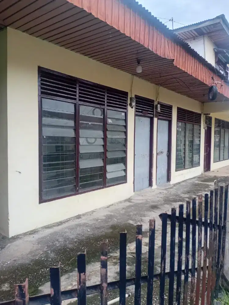 2 rumah sewa dan 1 rumah bulat tingkat 2