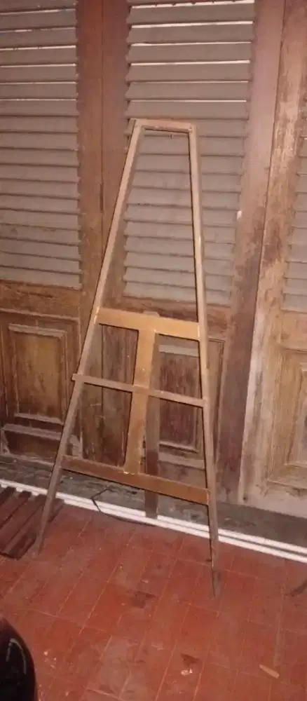 Easel/Dudukan Lukisan Tinggi/Besar
