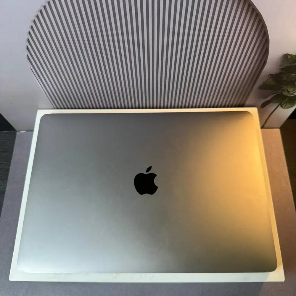 Macbook Pro 13 inch 8/128gb Original