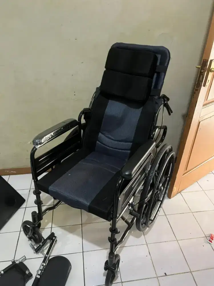 Kursi roda hidrolik