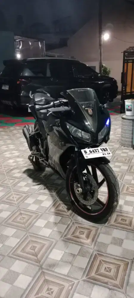 Dijual CEPAT Honda CBR 150 R 2015