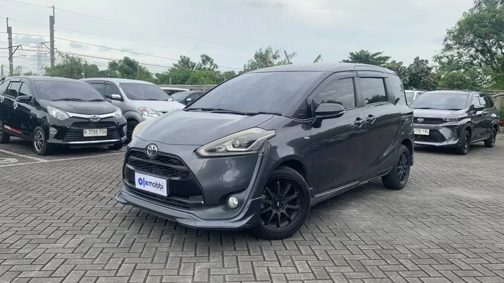 TDP 1 JUTA Toyota Sienta 1.5 Q Bensin-AT 2017 Orange C6VMA