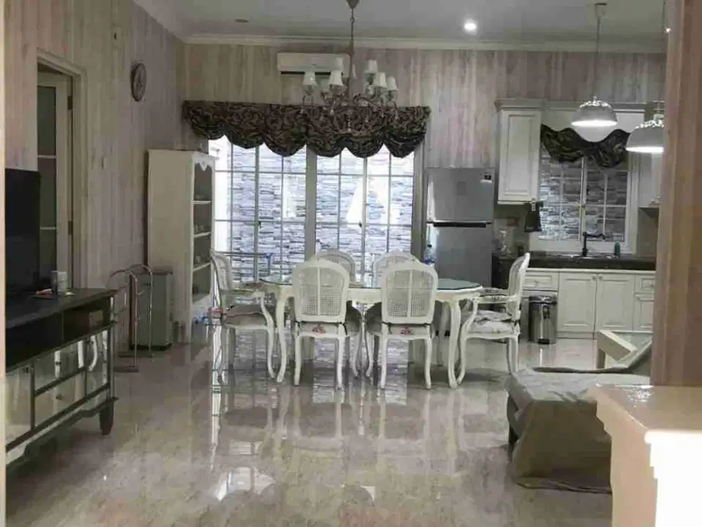 Disewa Cepat Rumah Full Furnished Rapi Kamar 5 di Taman Bromo Lippo Karawaci