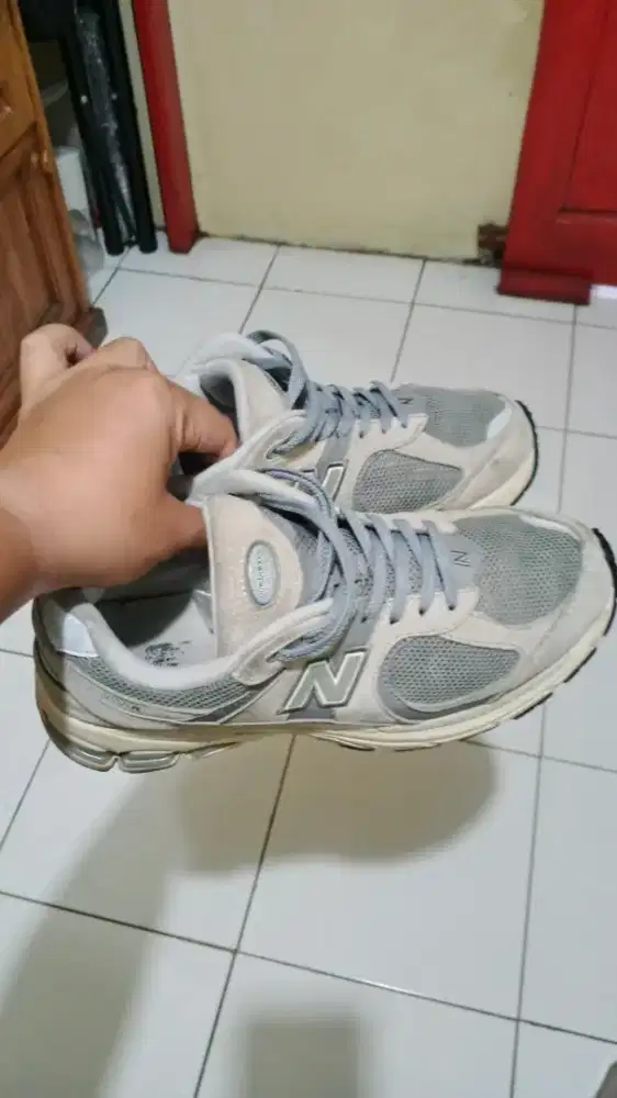 Sepatu New balance 2002r