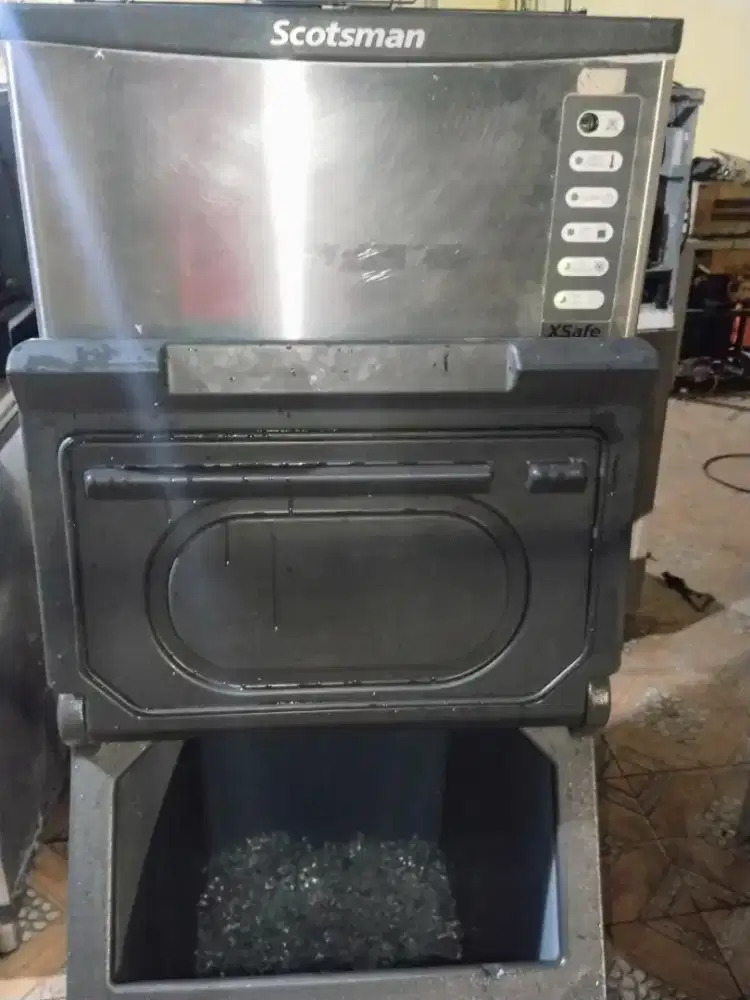 Ice maker Scotsman kapasitas 240 es kotak maker