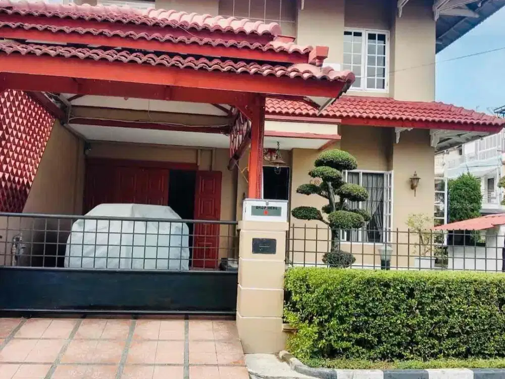 RUMAH MEWAH KOMPLEK TAMAN MALIBU INDAH