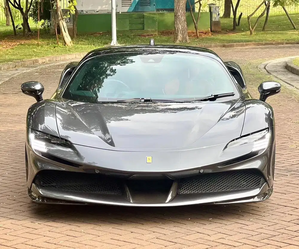 Ferrari SF90 SF 90 Stradale 2022 Antik Low KM Murah Bekas Abu Ganjil