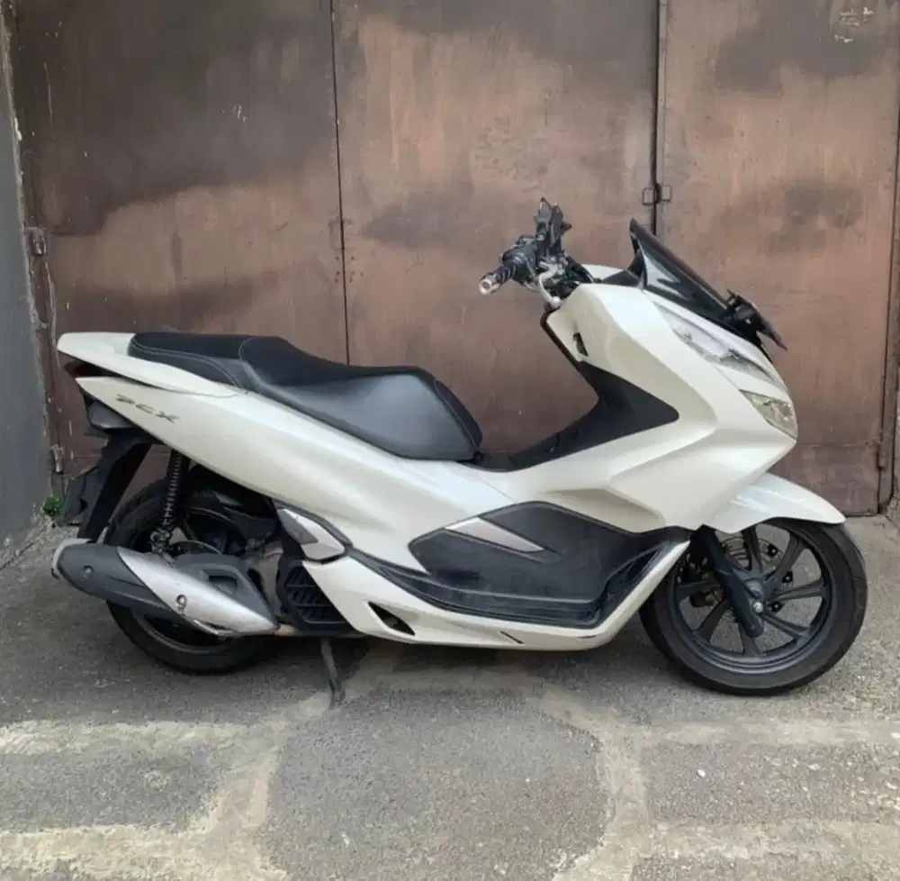 PCX 150 putih 2018