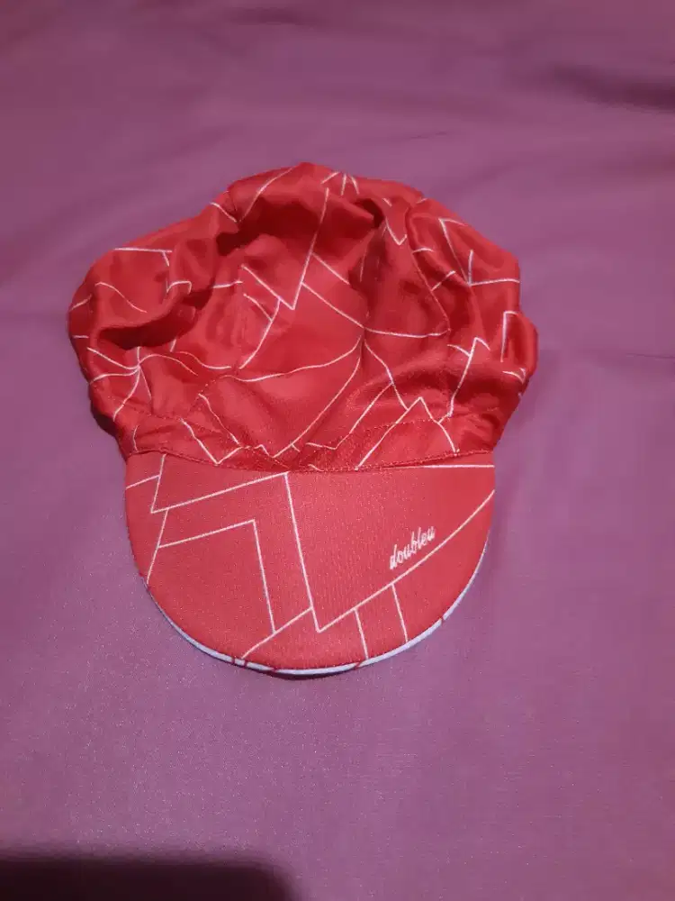 Topi joging dan bersepeda