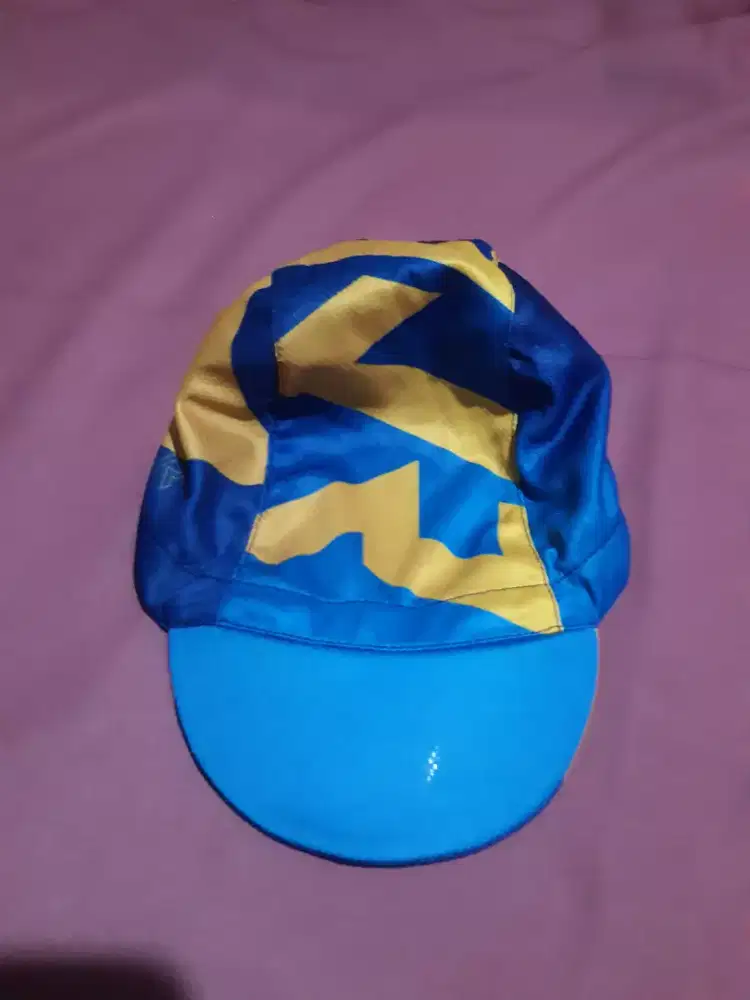 Topi joging dan bersepeda