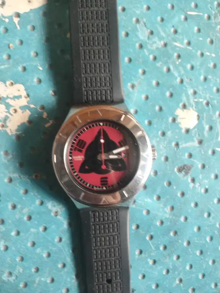 Jam Swatch pemakaian sendiri
