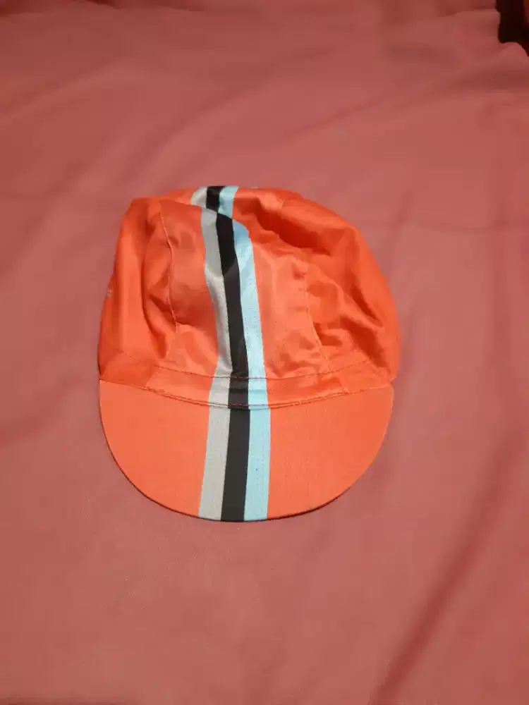 Topi joging dan bersepeda