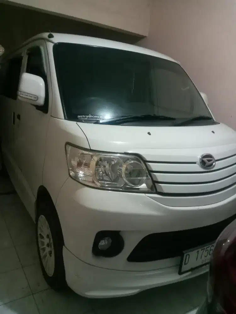 jual mobil luxio warna putih