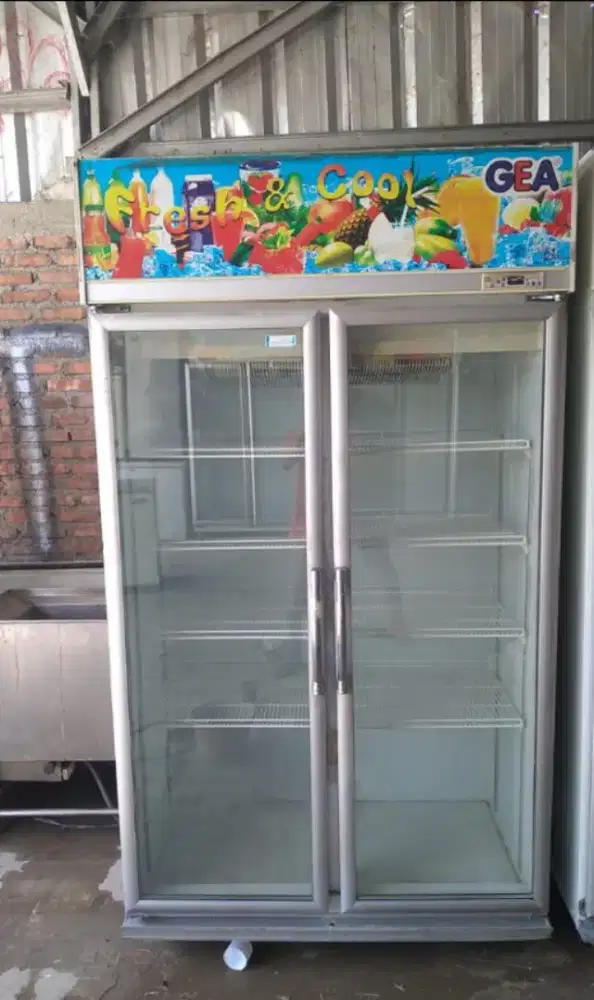 Showcase 2 pintu GEA
