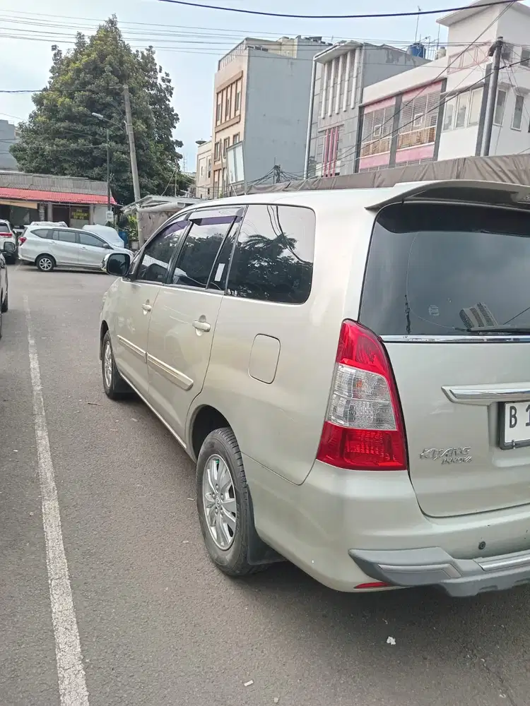 Toyota Kijang Innova 2012 Bensin