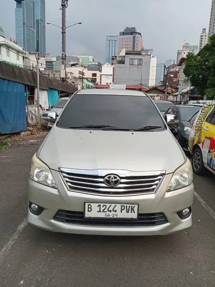 Toyota Kijang Innova 2012 Bensin