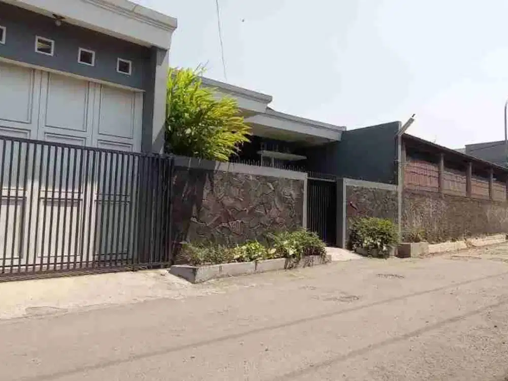Rumah 2 Lantai Terawat Sayap BKR Kembar
