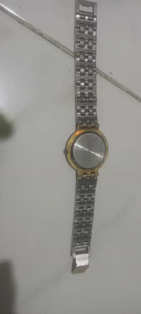 Jam classic perempuan merk ALBA