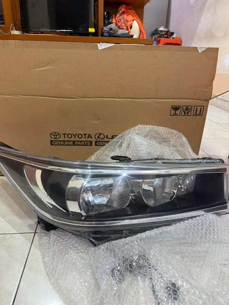 Headlamp kanan innova reborn mulus (bekas)