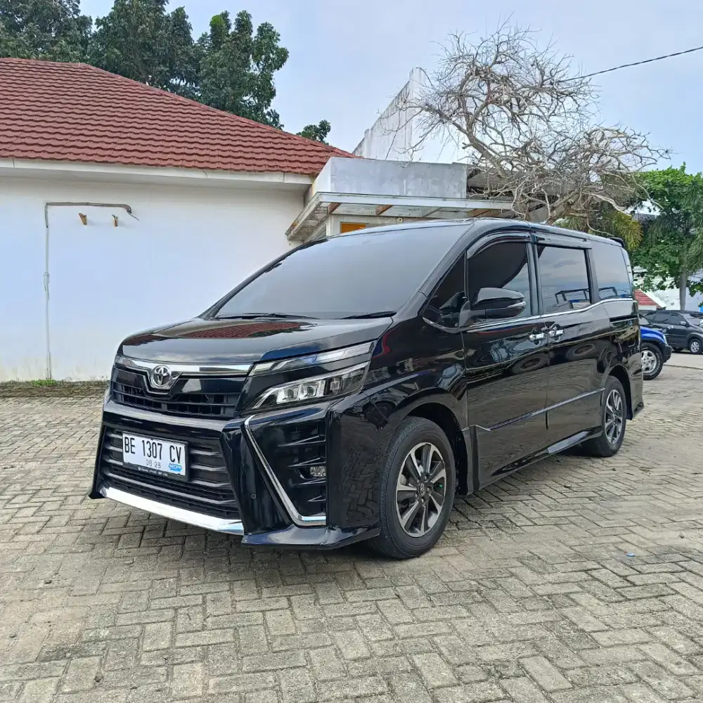 Toyota Voxy 2018