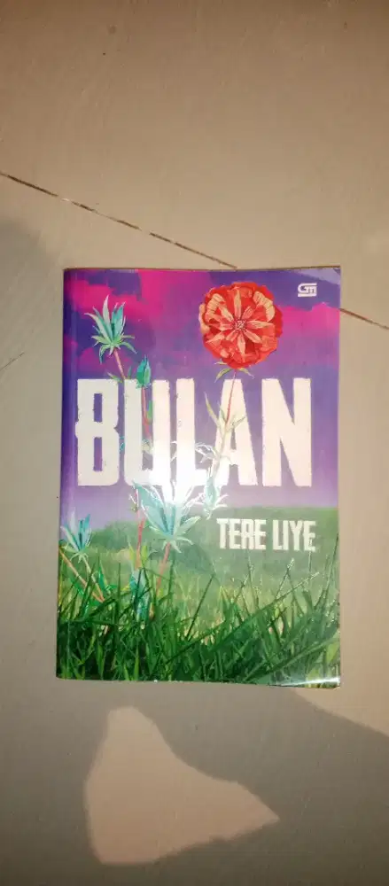 Novel Bertajuk Bulan, Karya Tere Liye. Kondisi Bekas/Second.