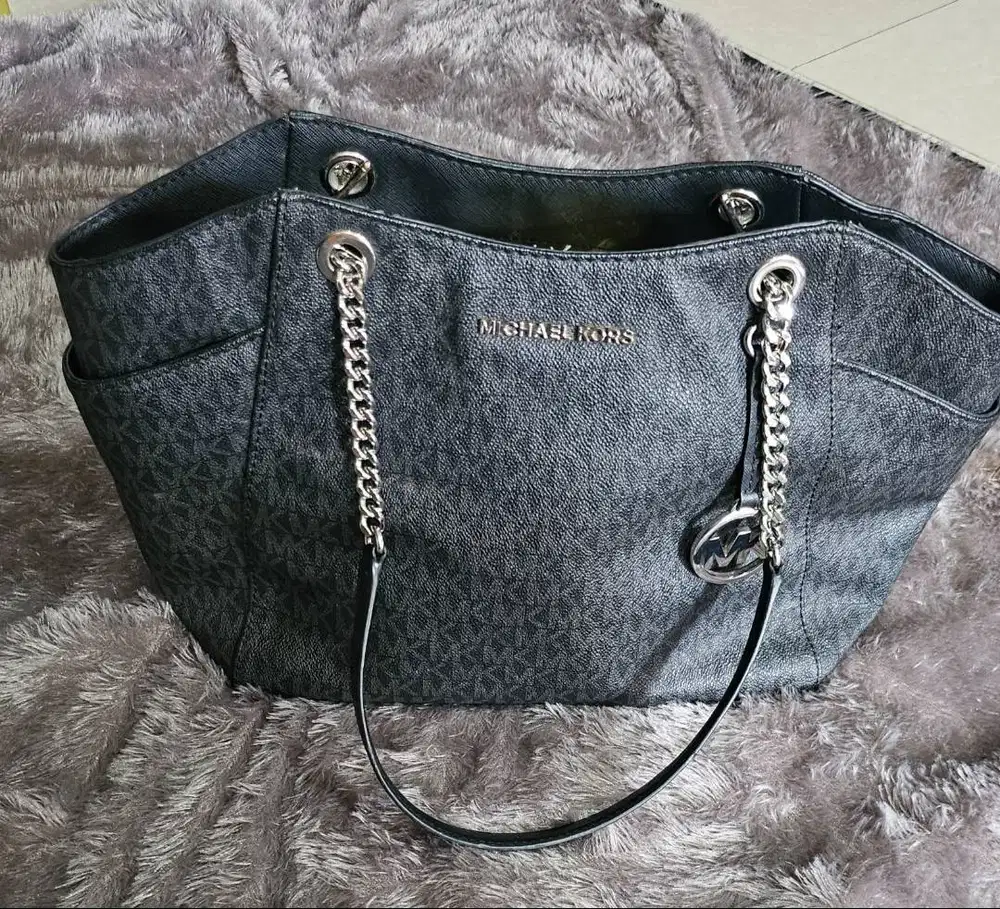 Tas preloved Michael kors Jet Set Chain Shoulder tote black like new