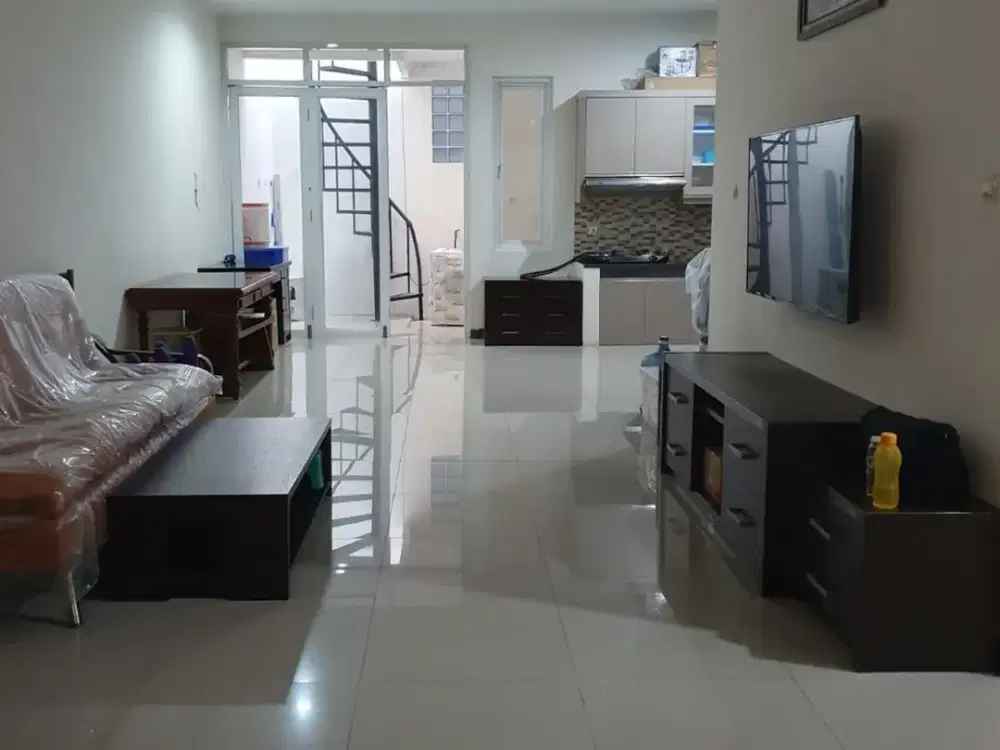 Rumah 2 Lantai Siap Huni di Taman Kopo Indah 5 Sommerville