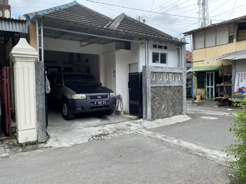 Jual turun harga rumah belakang kampus UAD XT Square Umbulharjo