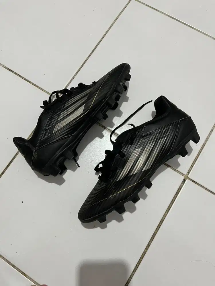 Sepatu Bola Adidas F50 Club Black