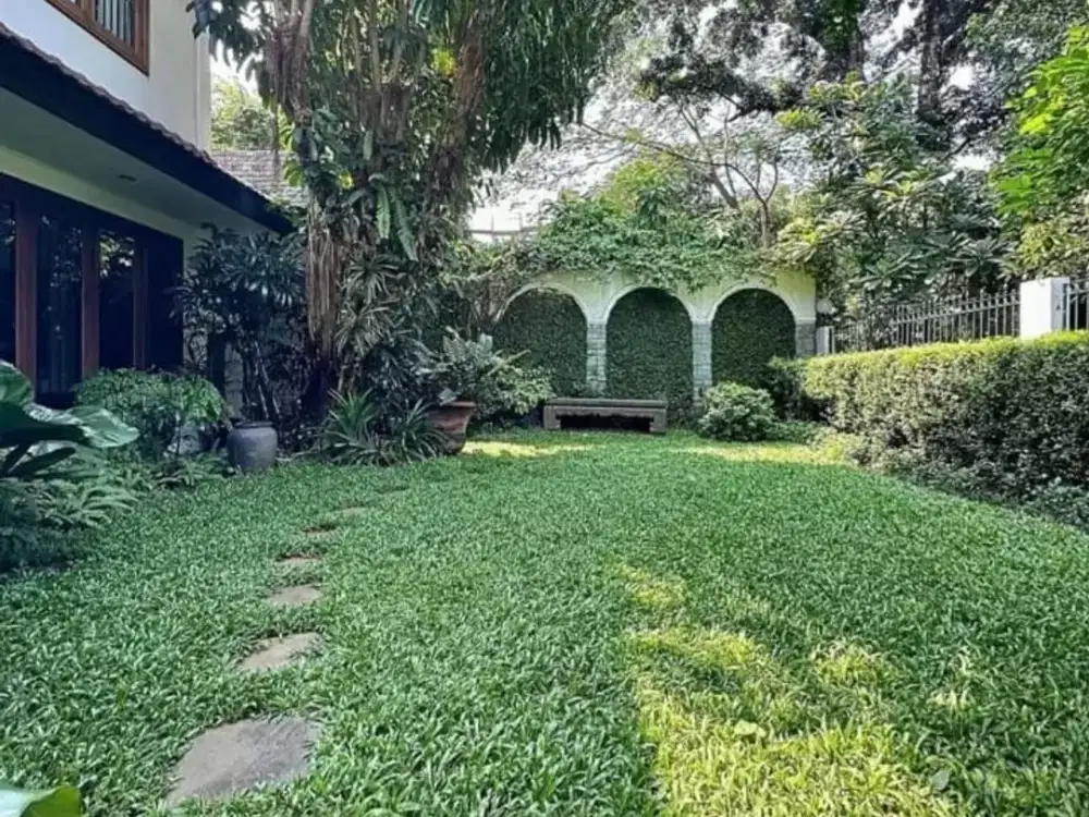 Dijual Rumah Bangunan Lama di Kebayoran Baru, Jakarta Selatan
