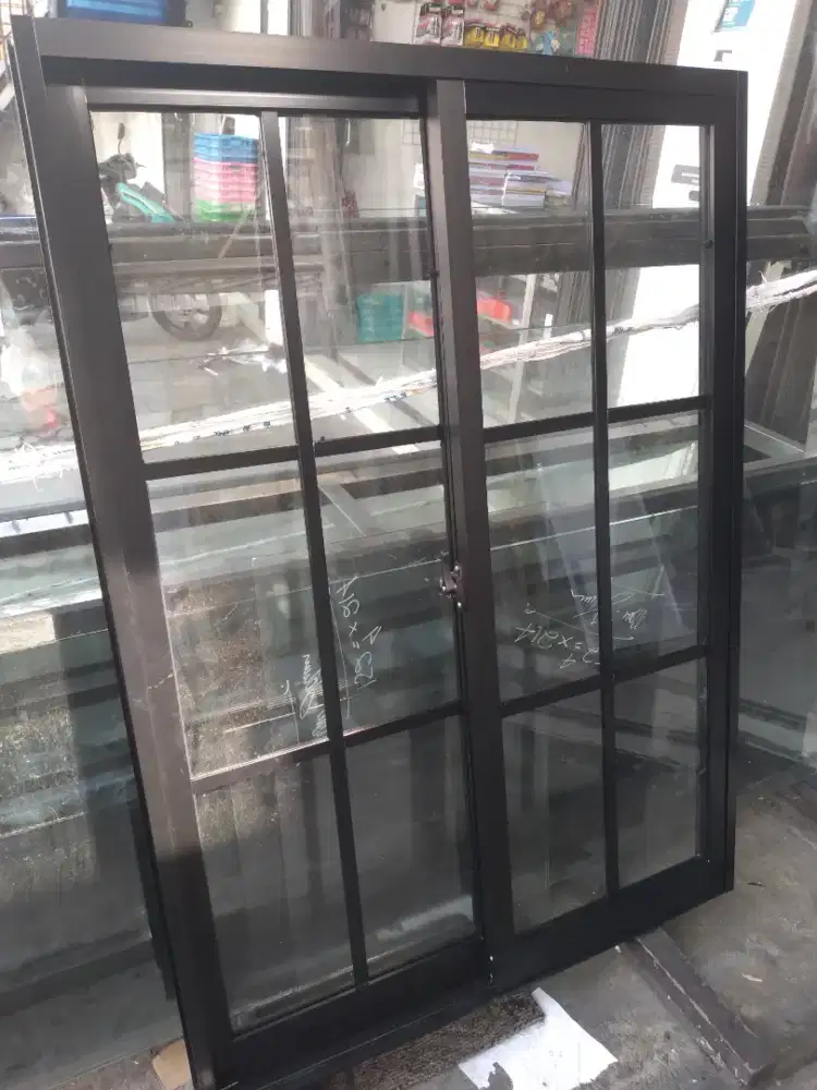 Jendela sliding alumunium ornamen T150cm L120cm harga kepasang 2,2 jt