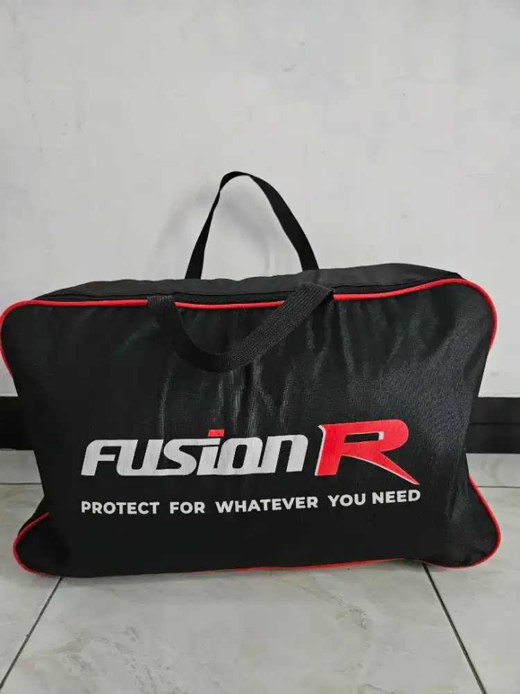 Cover mobil Nissan March Fusion R
