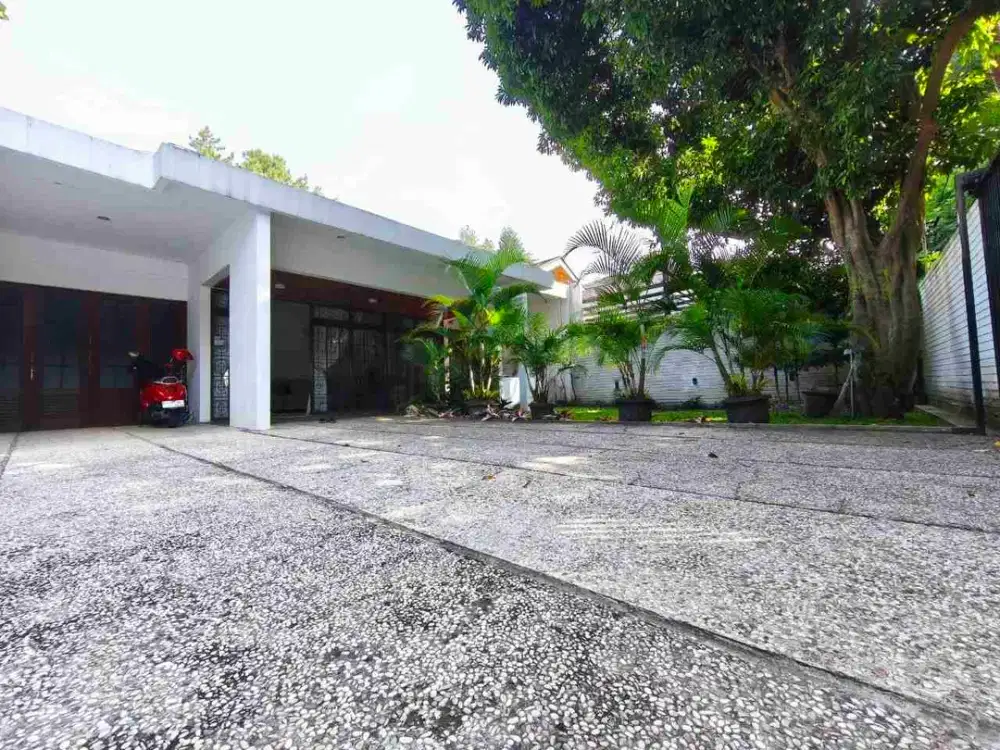 rumah 2lantai sangat terawat di sutami setrasari setraduta pasteur bandung