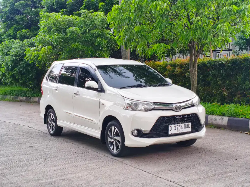 Dp 15jt - Toyota Avanza Veloz 1.5 Manual 2016 warna putih