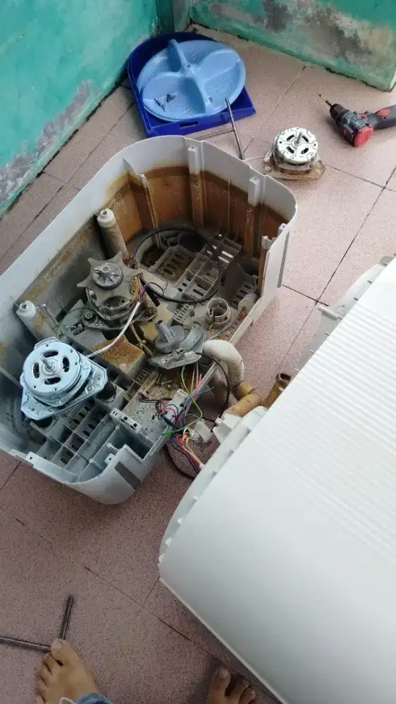 Jasa servis kulkas +mesin cuci+pompa air pemasangan breket tv dll
