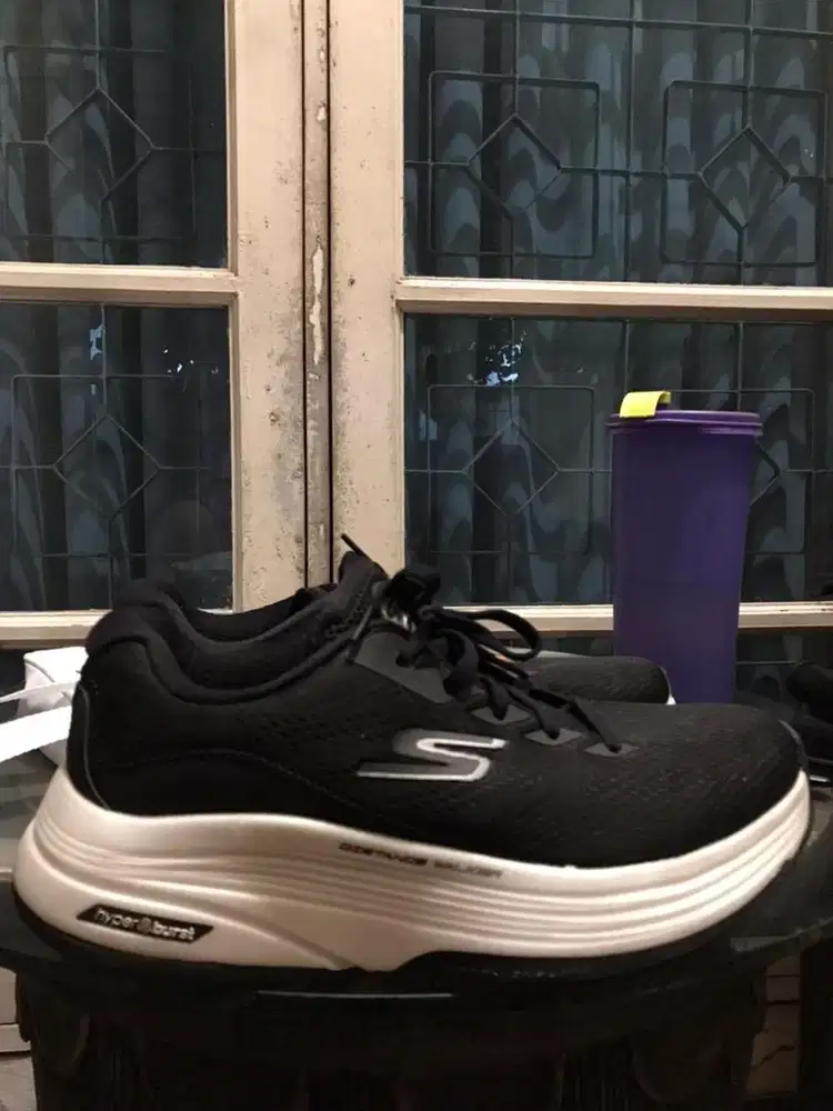 Sepatu Running Skechers Distance Walker