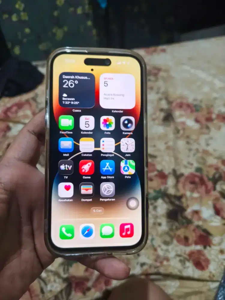 Jual hp iPhone 14 pro 128gb kodisi layar ada tompel item ,