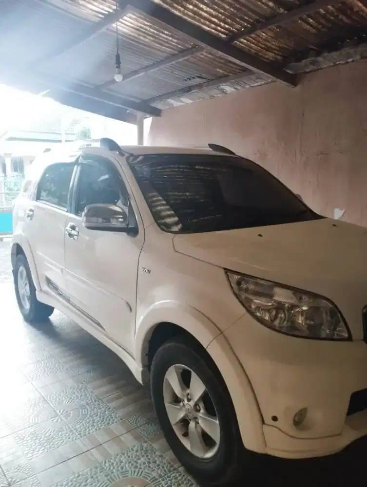 Rush tipe S tahun 2011 matic