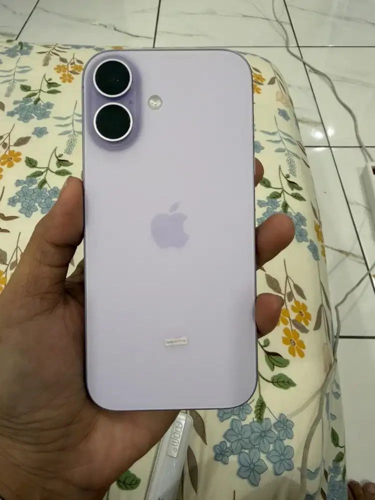 For Sale iPhone 17 256GB Lavender
