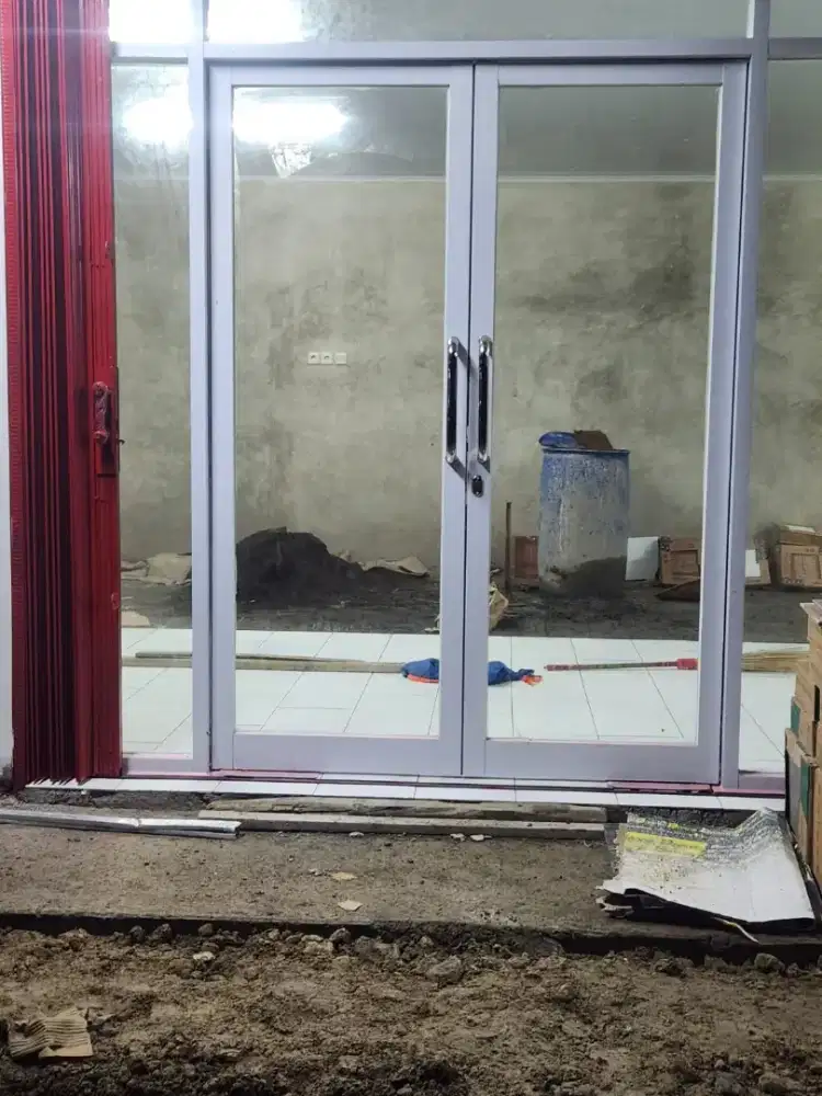 Partisi sekatan toko aluminium 2 pintu 2 kaca mati hrg 7,8 jt baru nya
